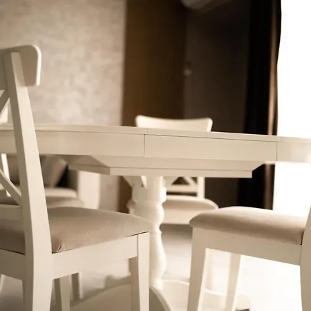 アパートホテル Tudor By Dedal ナボダリ