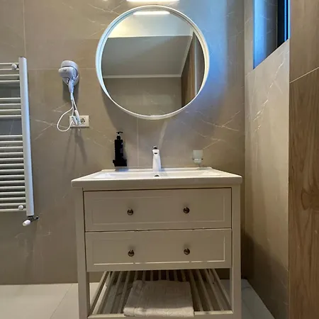 アパートホテル Tudor By Dedal