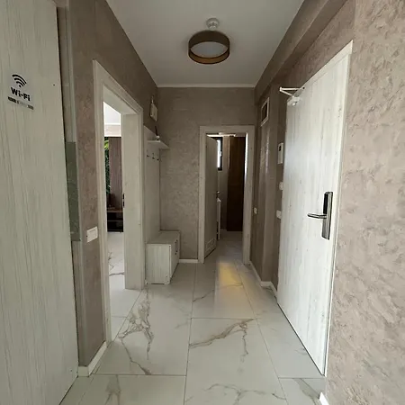 アパートホテル Tudor By Dedal ナボダリ